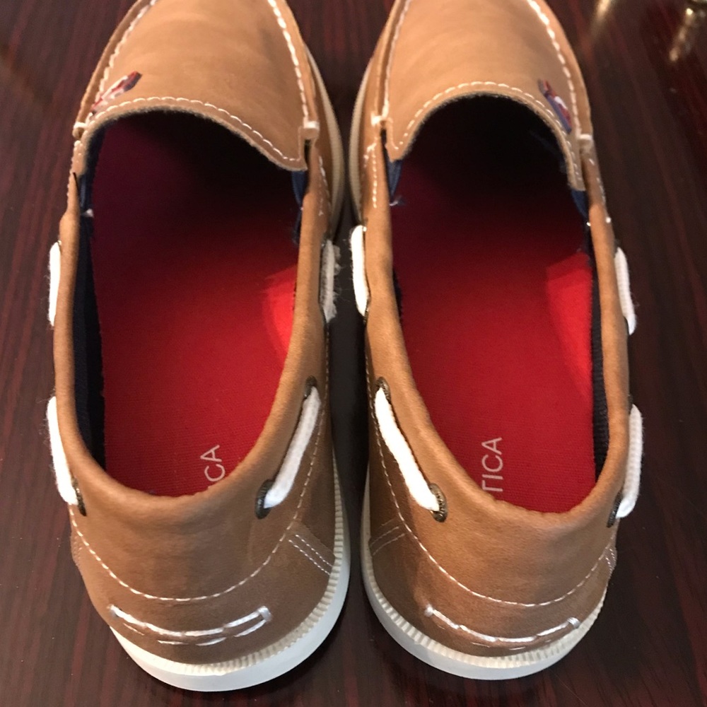 Woman’s Classic Nautica Tan White Rope Slip Ons! - Picture 5 of 15